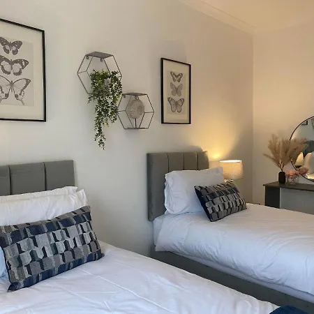 The Retreats 2: Pet-Friendly Flat in Kenfig Hill Apartment Exterior photo